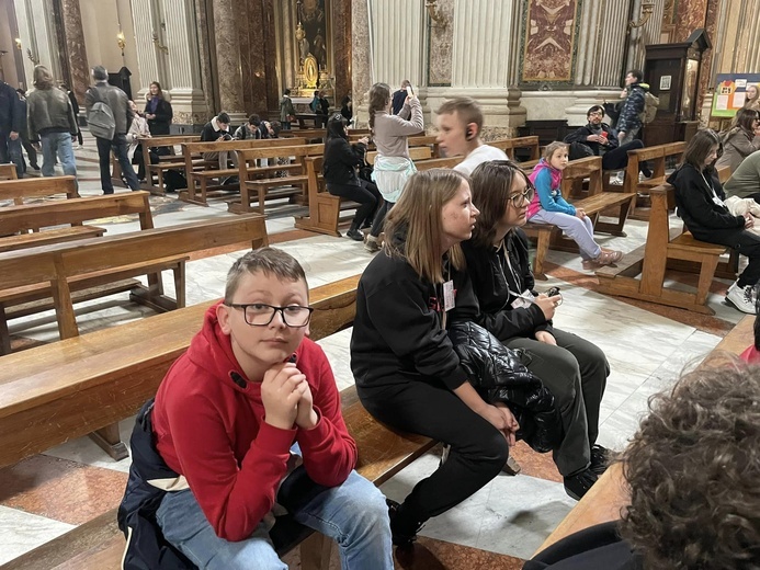 Świebodzice. Zabrali służbę liturgiczną na spotkanie z papieżem