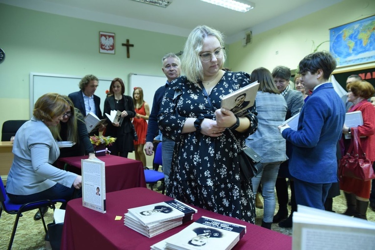 Każdy z uczestników spotkania mógł zabrać książkę do domu.