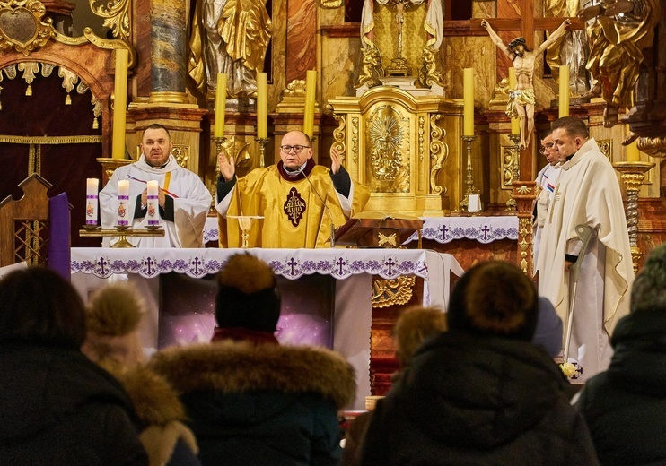 Świerki. Ruszyli z modlitwą za księży
