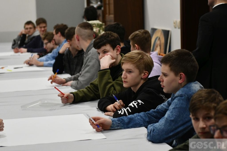 "Bohaterowie Boga" w Domu Młodych