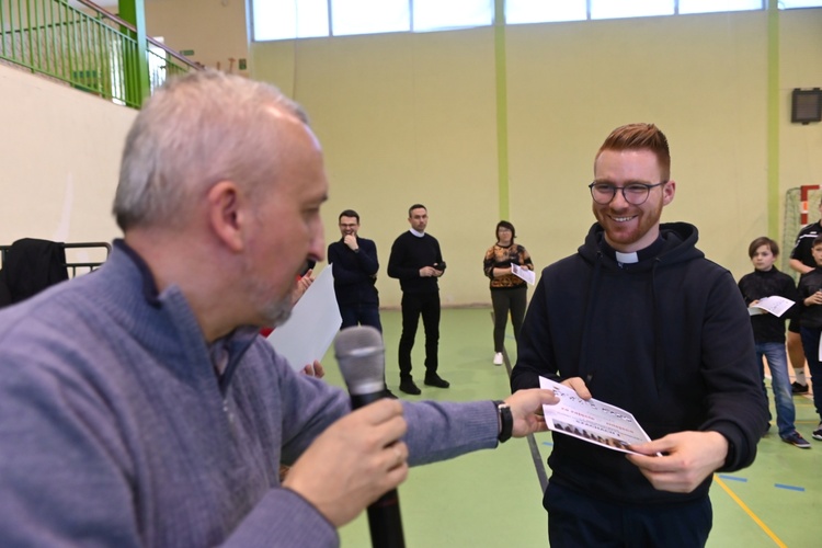 Jedlina-Zdrój. Zawody służby liturgicznej w tenisa stołowego i w szachach