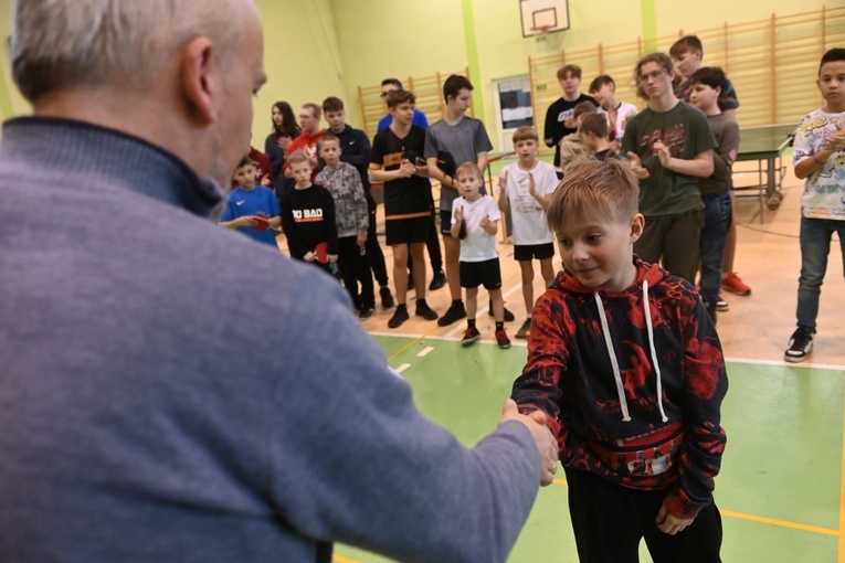 Jedlina-Zdrój. Zawody służby liturgicznej w tenisa stołowego i w szachach