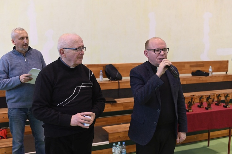 Jedlina-Zdrój. Zawody służby liturgicznej w tenisa stołowego i w szachach