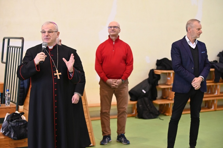 Jedlina-Zdrój. Zawody służby liturgicznej w tenisa stołowego i w szachach