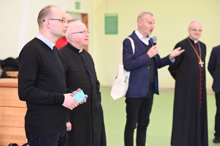 Jedlina-Zdrój. Zawody służby liturgicznej w tenisa stołowego i w szachach