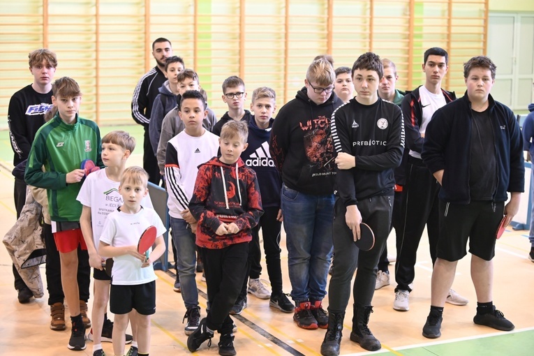 Jedlina-Zdrój. Zawody służby liturgicznej w tenisa stołowego i w szachach