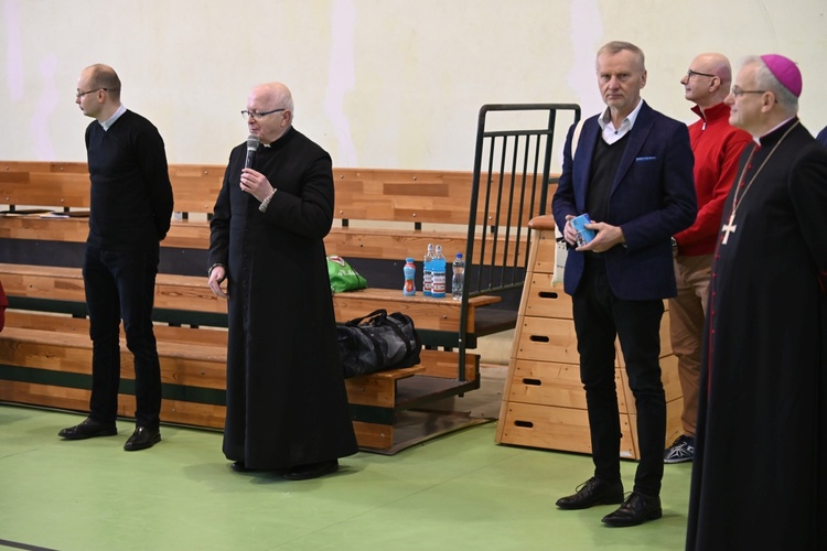 Jedlina-Zdrój. Zawody służby liturgicznej w tenisa stołowego i w szachach