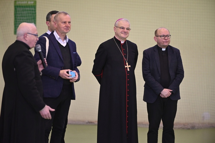 Jedlina-Zdrój. Zawody służby liturgicznej w tenisa stołowego i w szachach