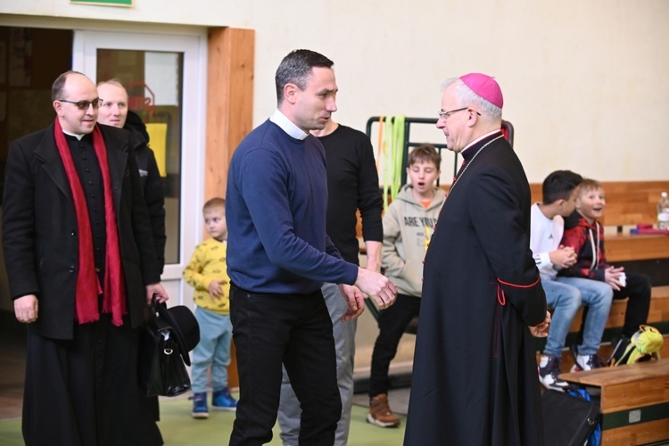 Jedlina-Zdrój. Zawody służby liturgicznej w tenisa stołowego i w szachach