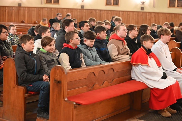 Jedlina-Zdrój. Zawody służby liturgicznej w tenisa stołowego i w szachach