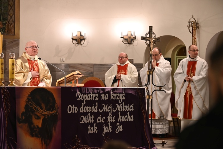 Jedlina-Zdrój. Zawody służby liturgicznej w tenisa stołowego i w szachach