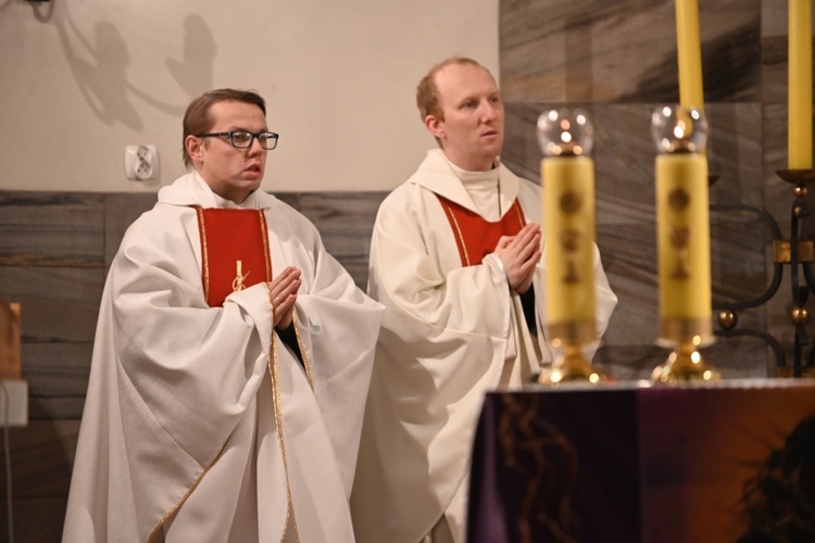 Jedlina-Zdrój. Zawody służby liturgicznej w tenisa stołowego i w szachach