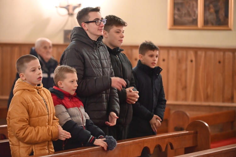 Jedlina-Zdrój. Zawody służby liturgicznej w tenisa stołowego i w szachach