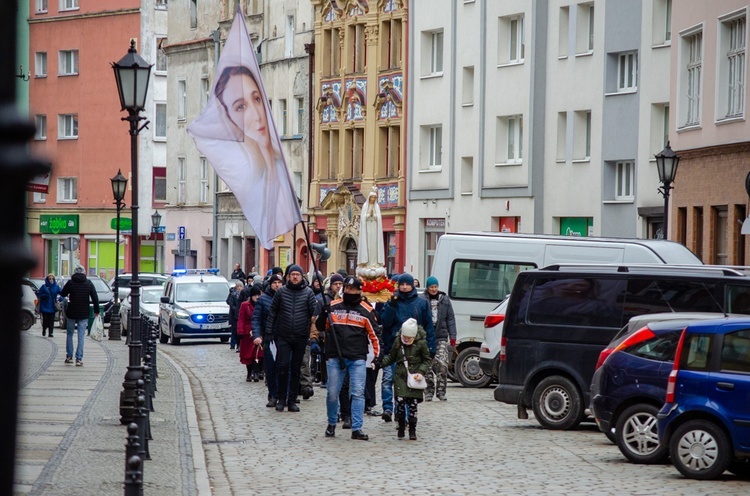 Marcowa procesja różańcowa z Wojownikami Maryi