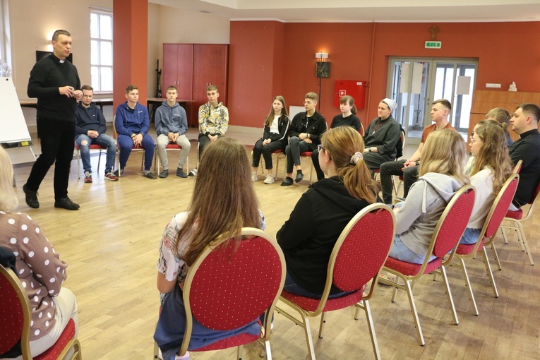 Rekolekcje dla maturzystów i osób poszukujących drogi powołania odbyły się w domu rekolekcyjnym "Studnia" w Płocku. Zorganizowało je Diecezjalne Duszpasterstwo Młodzieży.