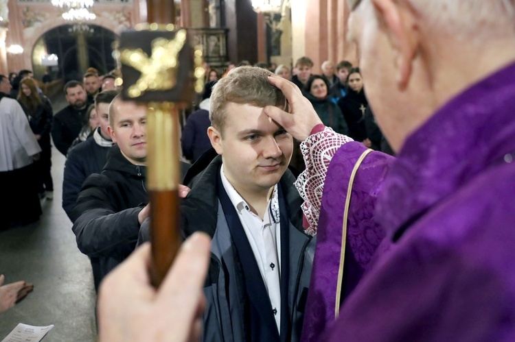 Kwartalne bierzmowanie w świdnickiej katedrze