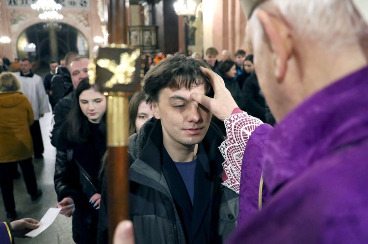 Kwartalne bierzmowanie w świdnickiej katedrze