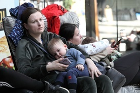 Ukraina. Rząd zezwolił na obowiązkową ewakuację dzieci z obszarów działań wojennych