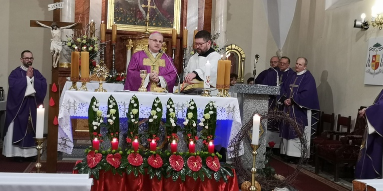 Wizytacja i bierzmowanie u św. Jadwigi w Przedborowej