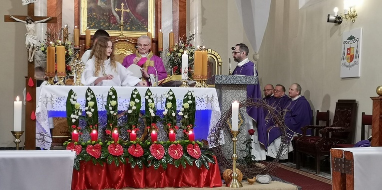 Wizytacja i bierzmowanie u św. Jadwigi w Przedborowej