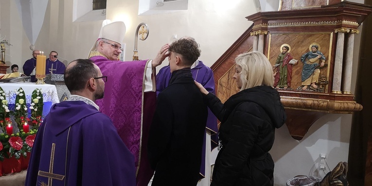 Wizytacja i bierzmowanie u św. Jadwigi w Przedborowej