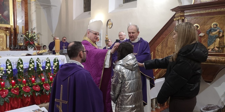 Wizytacja i bierzmowanie u św. Jadwigi w Przedborowej