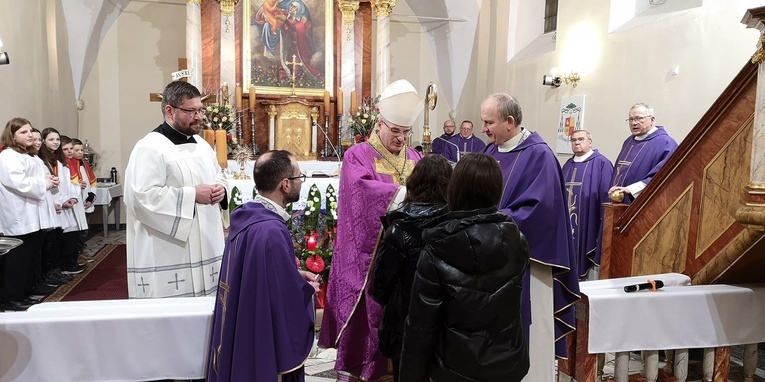 Wizytacja i bierzmowanie u św. Jadwigi w Przedborowej