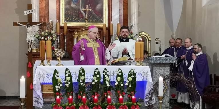 Wizytacja i bierzmowanie u św. Jadwigi w Przedborowej