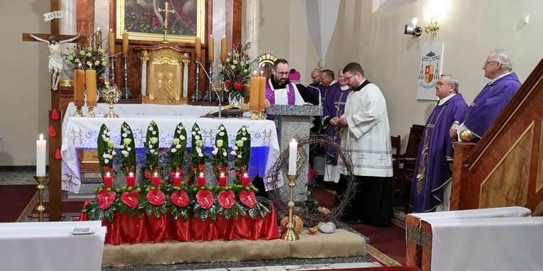 Wizytacja i bierzmowanie u św. Jadwigi w Przedborowej