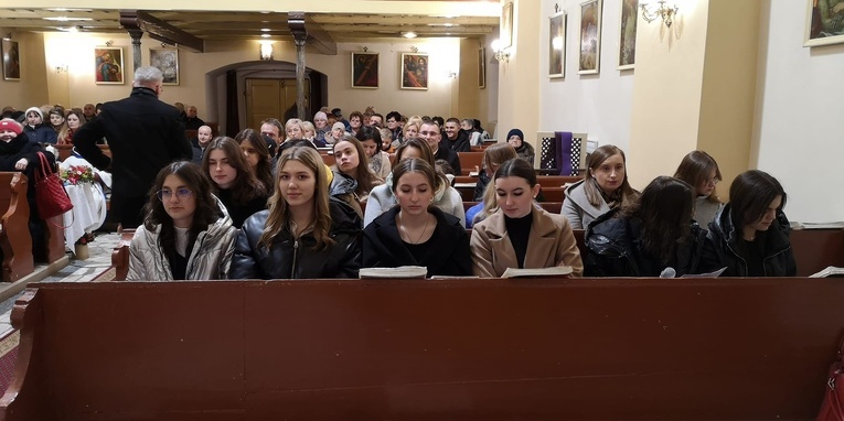 Wizytacja i bierzmowanie u św. Jadwigi w Przedborowej