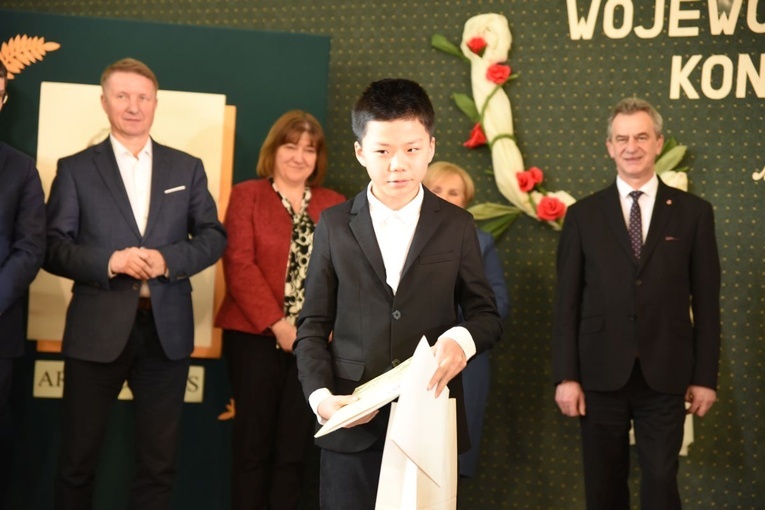 Ponad 100 filozofów