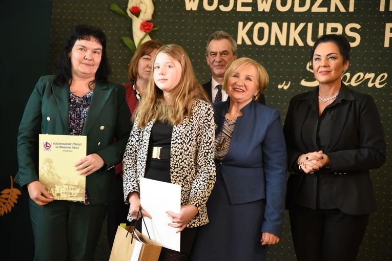 Ponad 100 filozofów