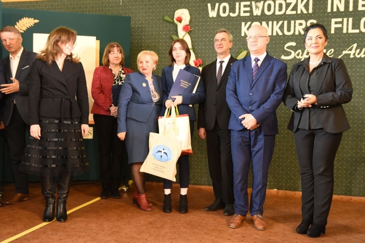 Ponad 100 filozofów