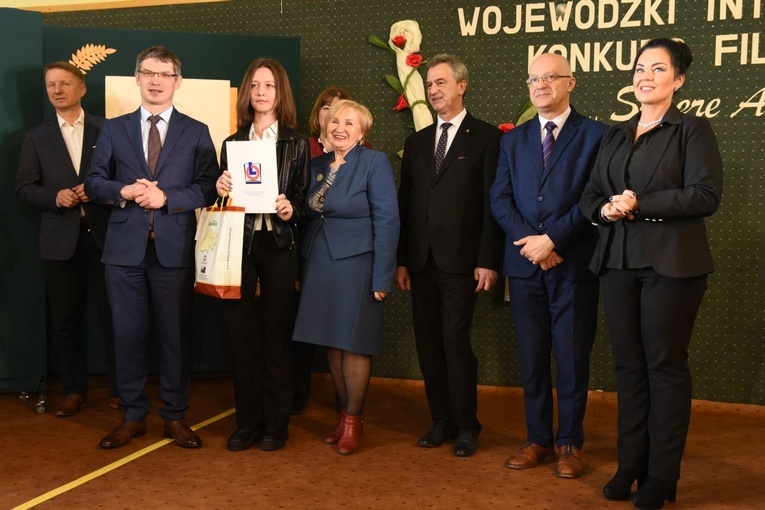 Ponad 100 filozofów