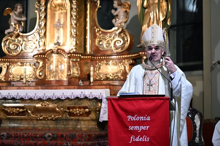 Wprowadzenie relikwii Prymasa Tysiąclecia w Pile