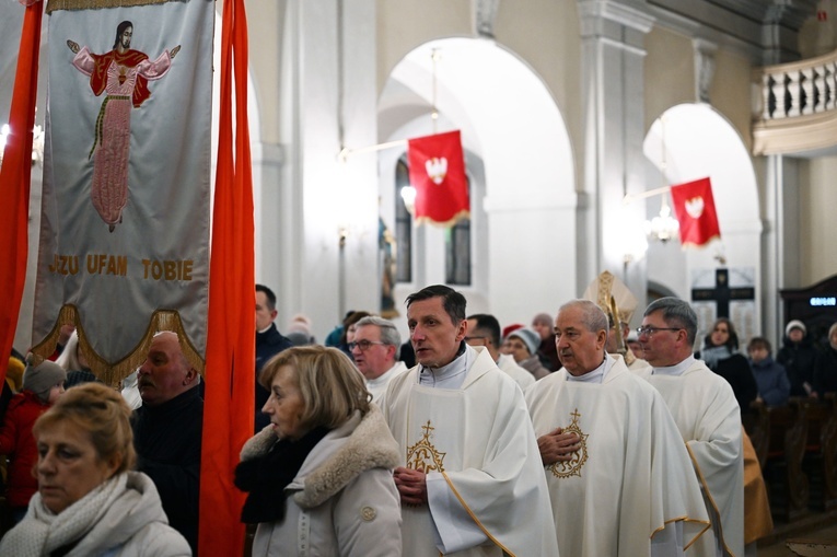 Wprowadzenie relikwii Prymasa Tysiąclecia w Pile