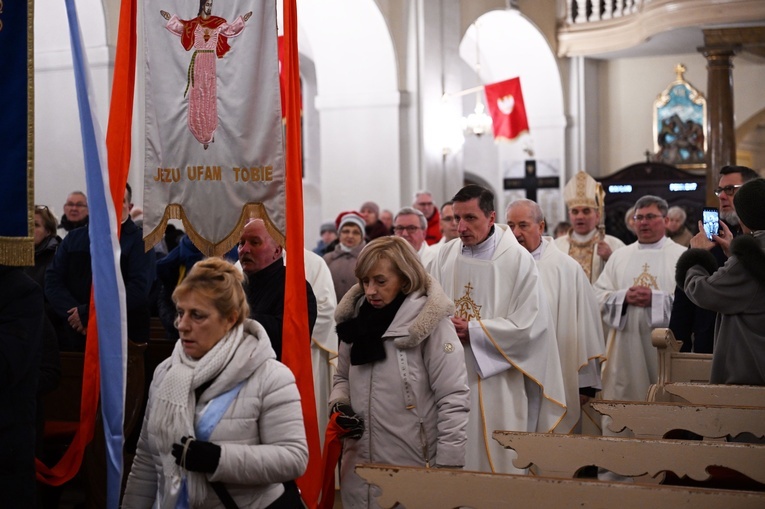 Wprowadzenie relikwii Prymasa Tysiąclecia w Pile