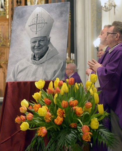 Pierwsza rocznica śmierci bp. Adama Odzimka