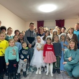 Ks. Rafał i jego parafianie 