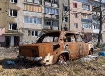 Ukraina: mimo niebezpieczeństw ludzie nie opuszczają swych domów
