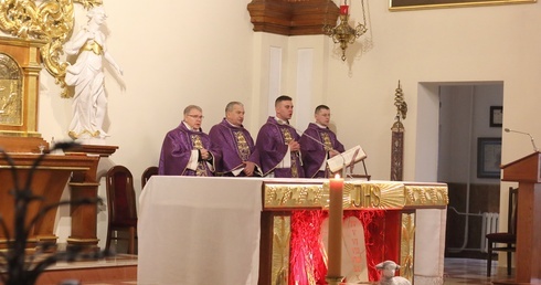 Ostatnia droga śp. s. M. Karaban