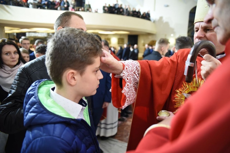 Bierzmowanie w Pustkowie Osiedlu