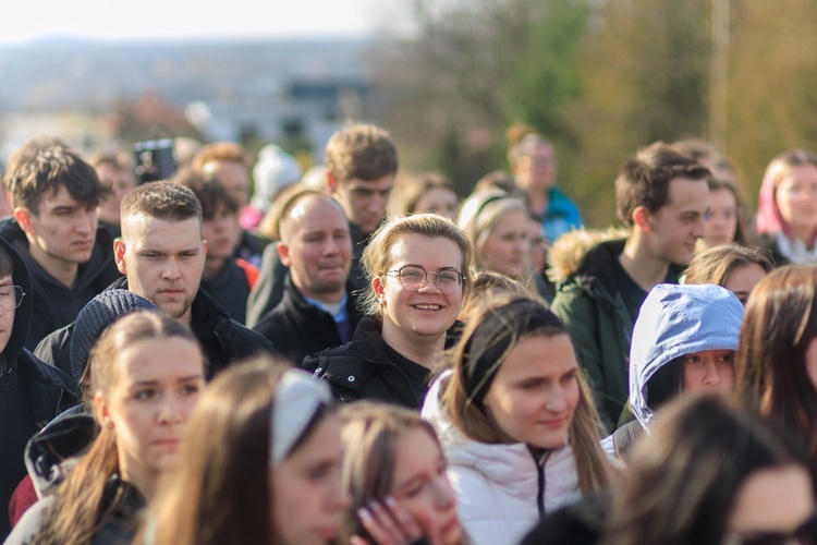 Pielgrzymka maturzystów diecezji świdnickiej - cz. 01