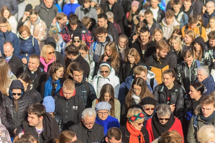 Pielgrzymka maturzystów diecezji świdnickiej - cz. 01