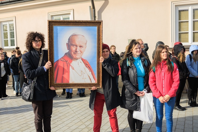 Pielgrzymka maturzystów diecezji świdnickiej - cz. 01