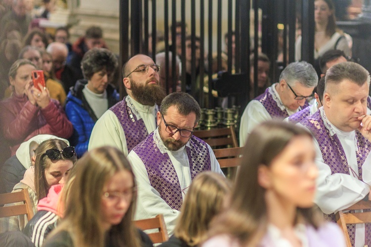 Pielgrzymka maturzystów diecezji świdnickiej - cz. 01