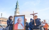 Na koniec uczestnicy pielgrzymki wzięli udział w nabożeństwie Drogi Krzyżowej wałami jasnogórskimi.