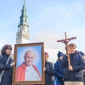 Na koniec uczestnicy pielgrzymki wzięli udział w nabożeństwie Drogi Krzyżowej wałami jasnogórskimi.