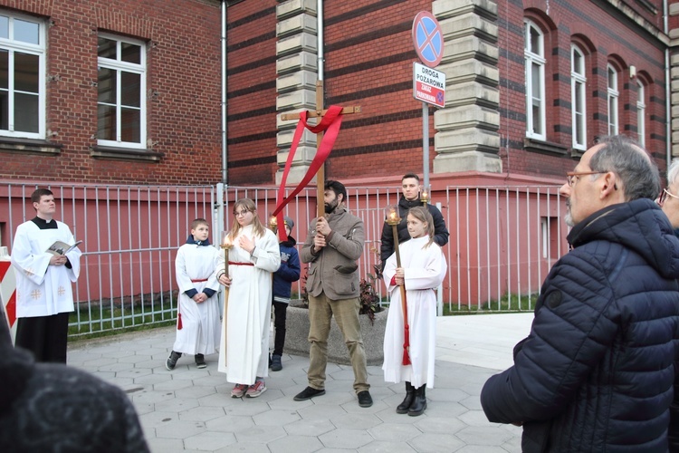 Krzyż pokonał granicę