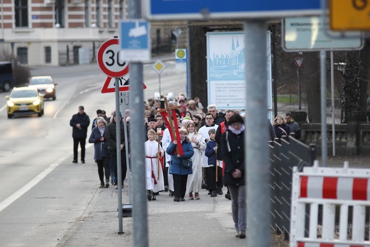 Krzyż pokonał granicę